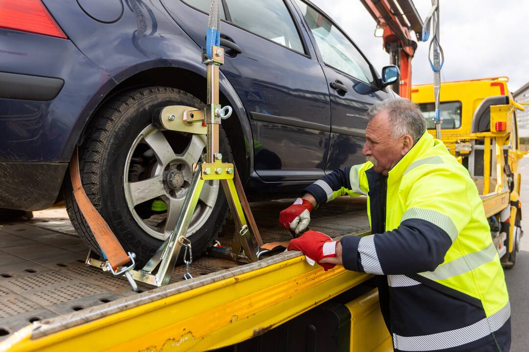 Spaudos konferencija dėl automobilių nutempimo