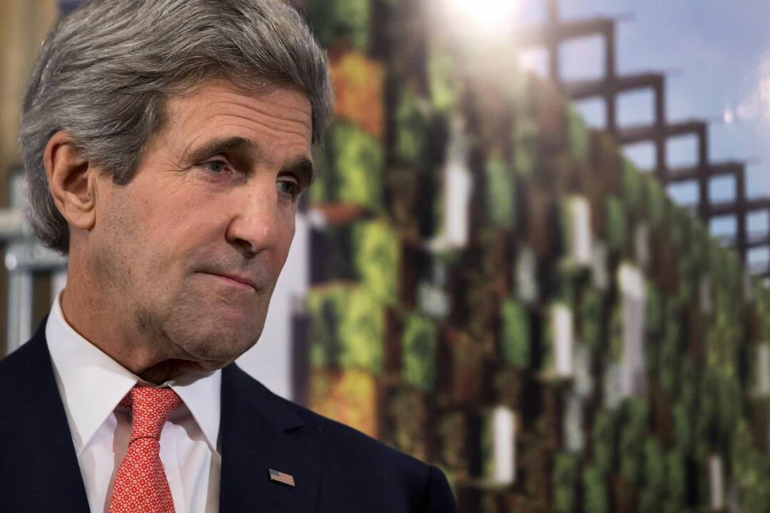 JAV valstybės sekretorius J. Kerry skrenda į Paryžių susitikti su S. Lavrovu