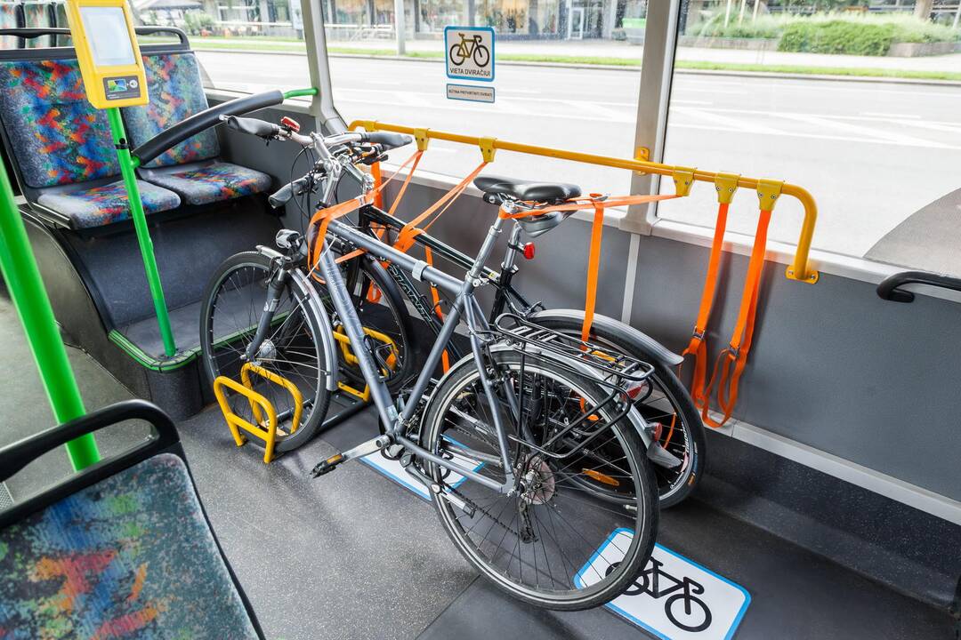 Naujovė Vilniaus gatvėse – velobusas