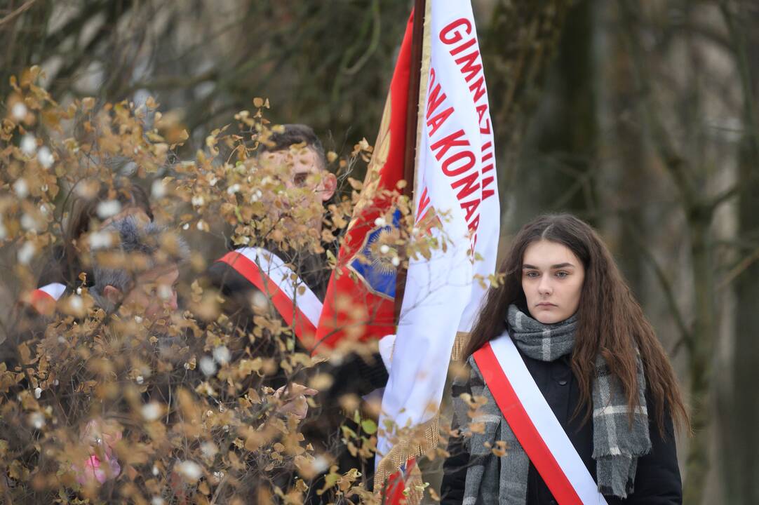 Iškilmingas S. Konarskio paminklo atidengimas