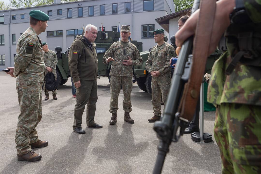 Pristatyta, kaip keitėsi kario aprūpinimas