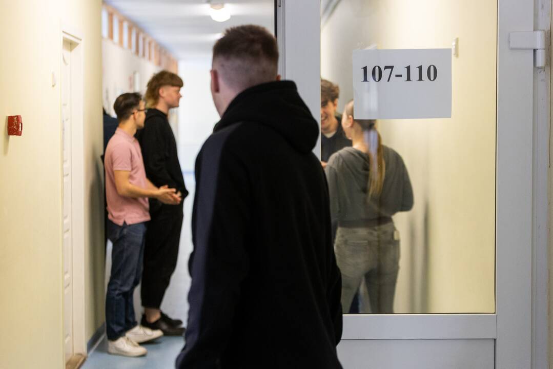 Abiturientai laiko valstybinį geografijos egzaminą