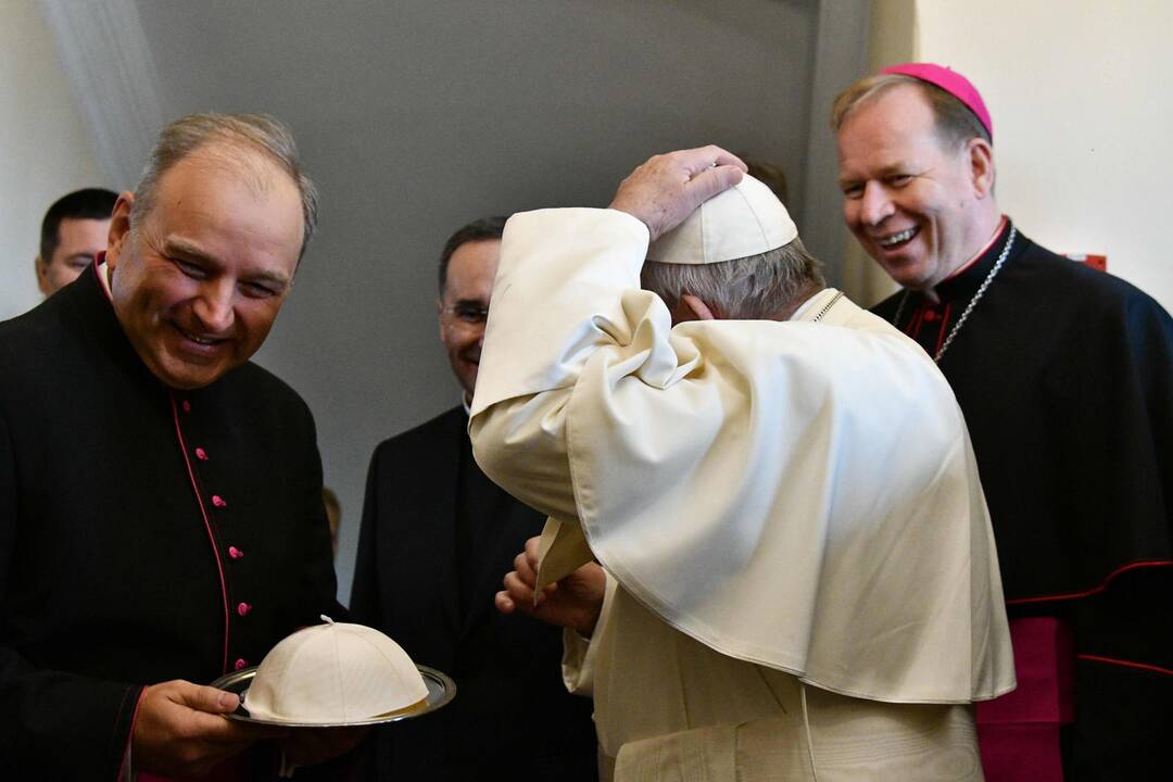 Popiežius meldėsi Aušros Vartų koplyčioje