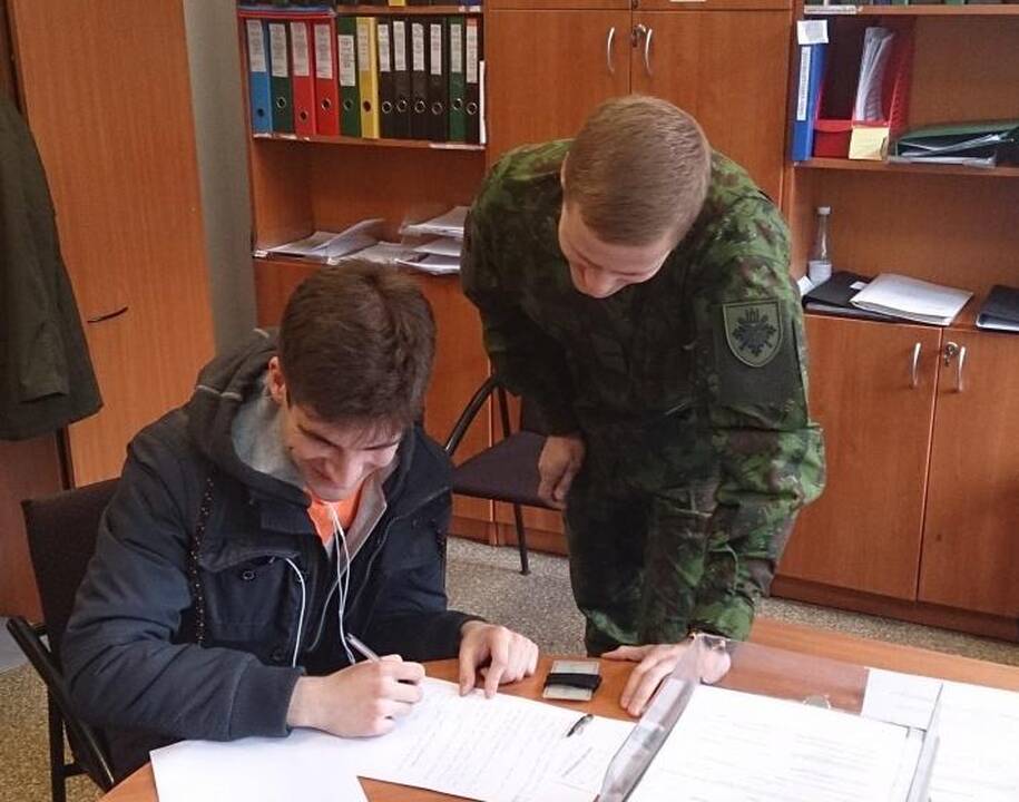 Prašymą pateikęs 19-metis Ignas kariu svajojo būti nuo vaikystės