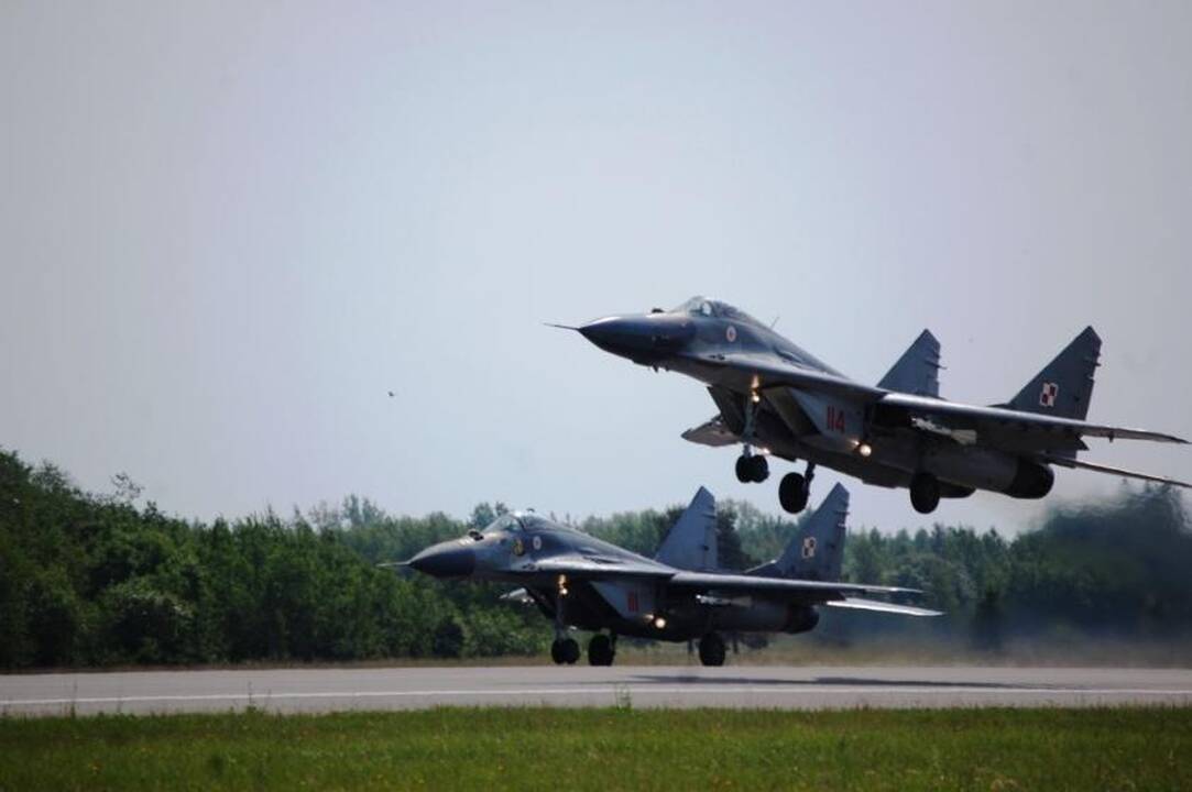 NATO naikintuvai virš Baltijos jūros lydėjo rusų transporto orlaivį