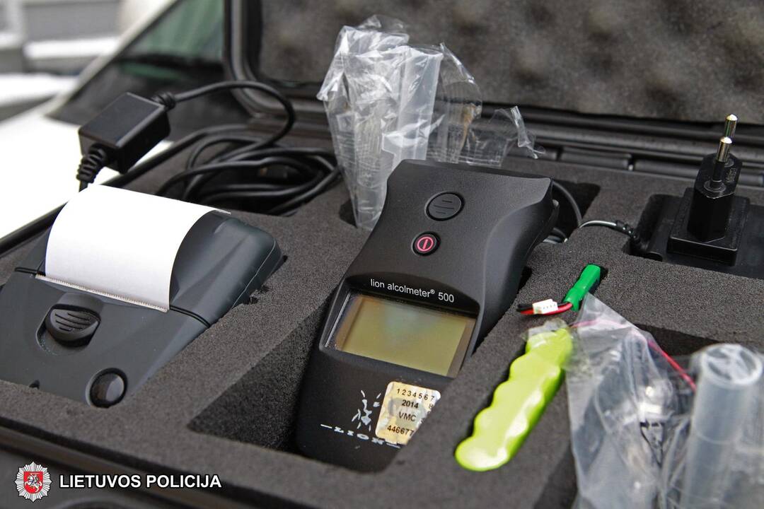 Plungės rajone sustabdytas neblaivus vairavęs policijos tyrėjas