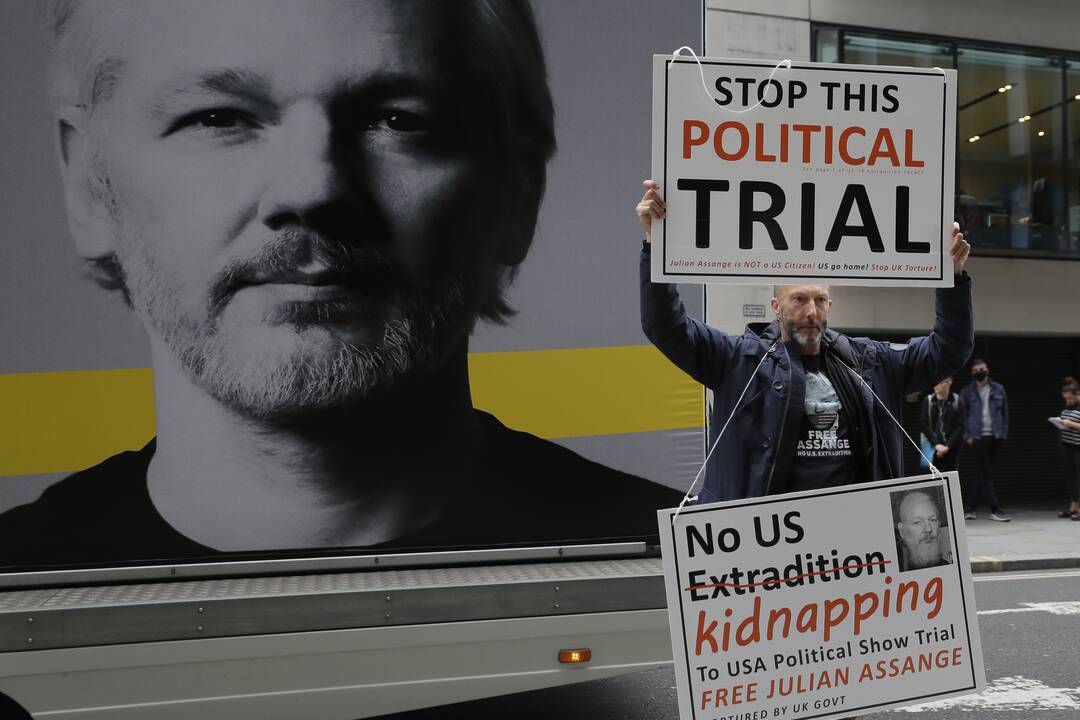 2010 m. Amerikos žurnalo „Time“ skaitytojai Metų žmogumi išrinko „WikiLeaks“ įkūrėją Julianą Assange’ą