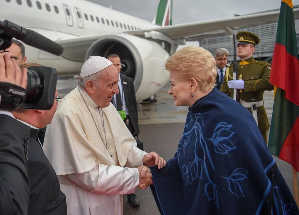 Popiežiaus lėktuvas nusileido Vilniuje