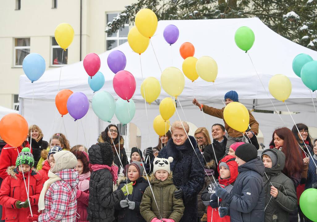 Prezidentė atidarė vaikų dienos centrą Zarasuose