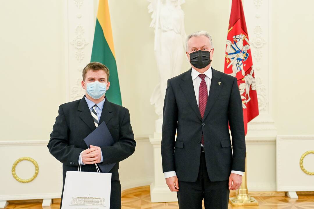 Konstitucijos egzamino nugalėtojų apdovanojimai