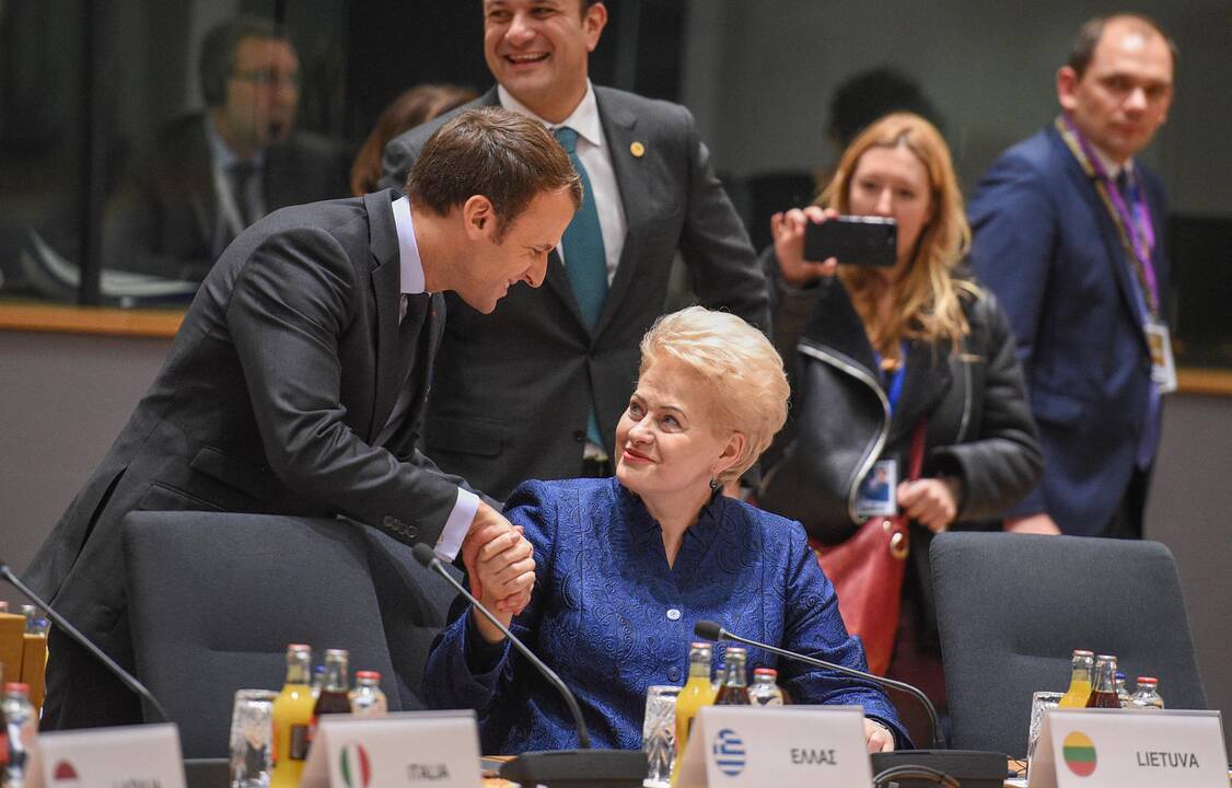 Lietuvos prezidentė E. Macronui jubiliejaus proga palinkėjo puikių metų