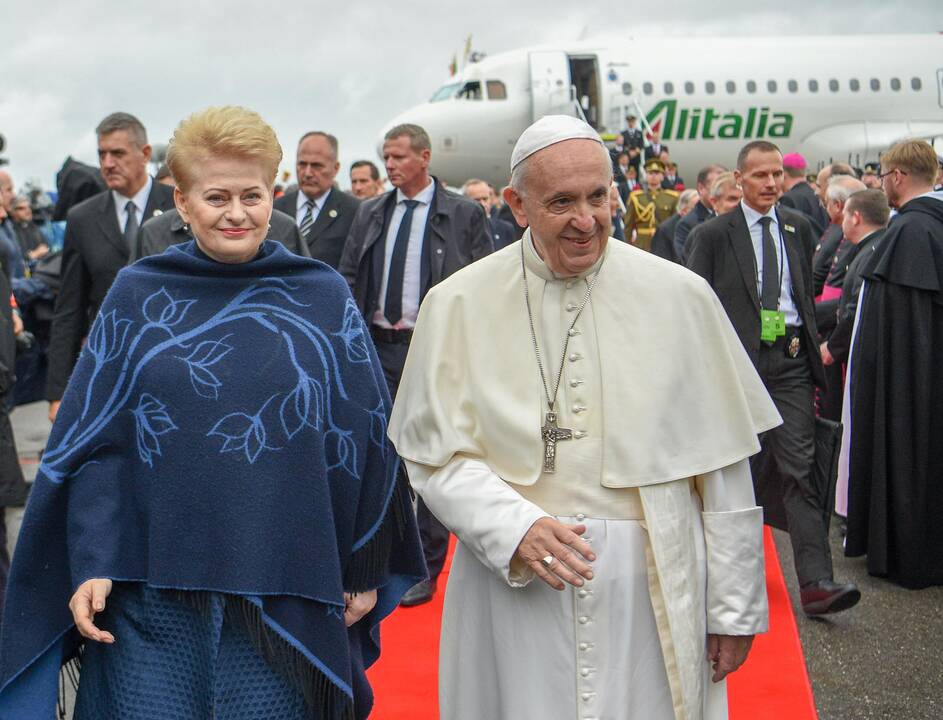 Popiežiaus lėktuvas nusileido Vilniuje