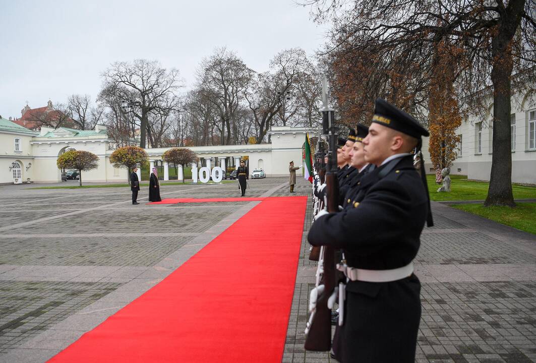 Prezidentas priėmė ambasadorių skiriamuosius raštus