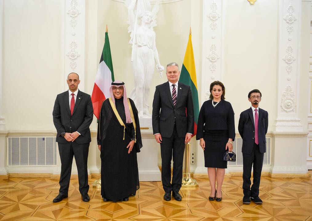 Prezidentas priėmė ambasadorių skiriamuosius raštus