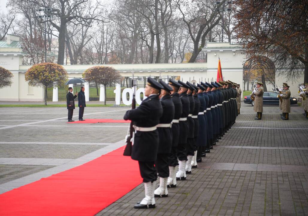 Prezidentas priėmė ambasadorių skiriamuosius raštus