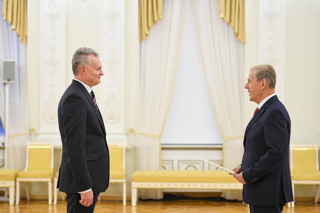 Prezidentas priėmė ambasadorių skiriamuosius raštus