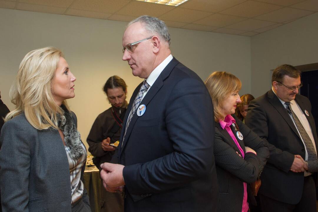 Seimo sprendimas į rinkimų sąrašą grąžinti „darbiečius“ prieštarauja Konstitucijai