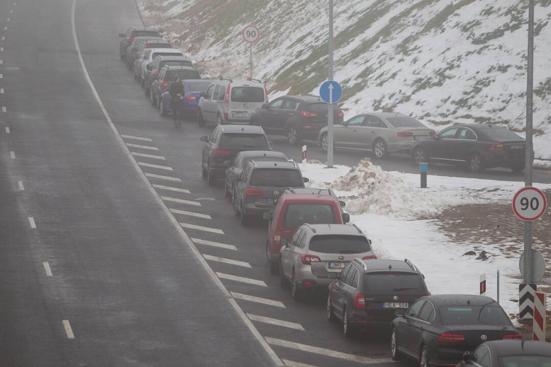 Kelininkai įspėja vairuotojus: naktį eismo sąlygas sunkins rūkas