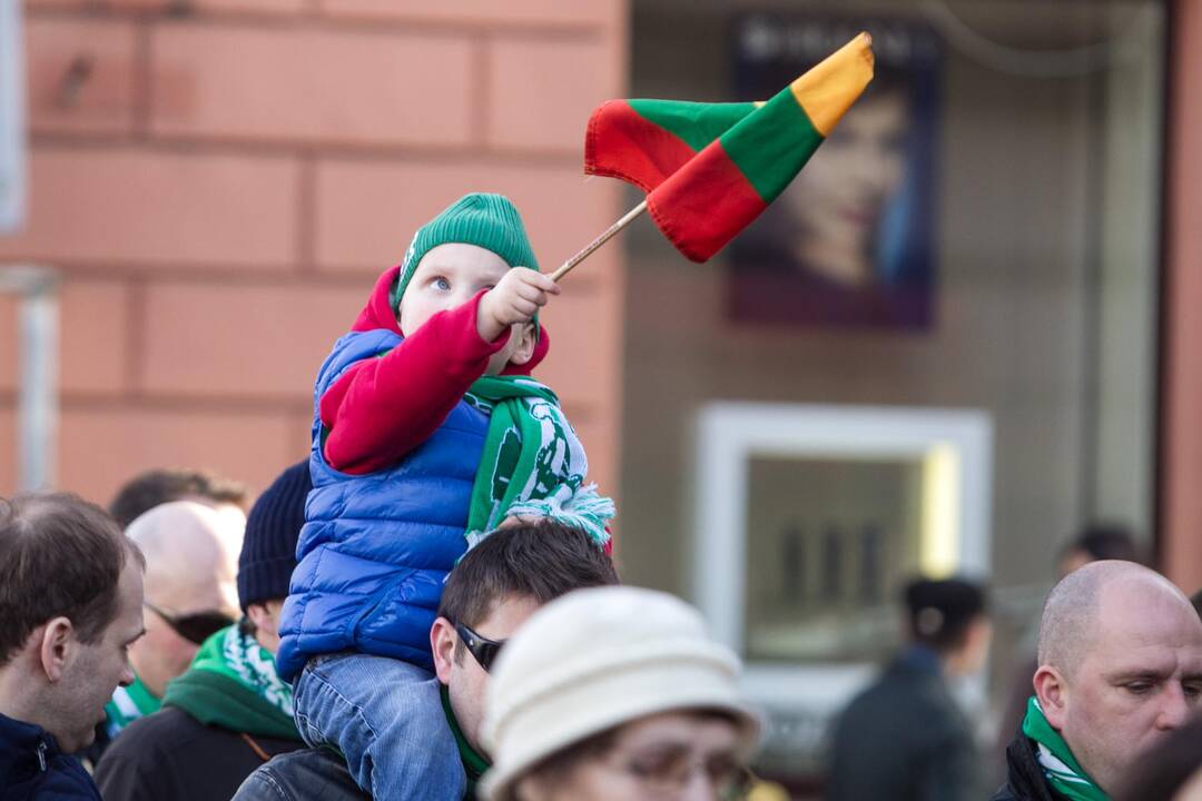 Laisvadienių nepadaugės: Vėlinės ir Konstitucijos diena bus darbo dienos