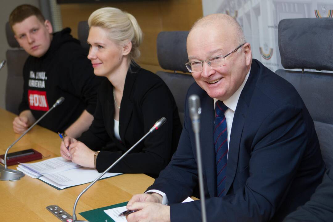 Seimas nepritarė siūlymui iš VRK braukti partijų atstovus