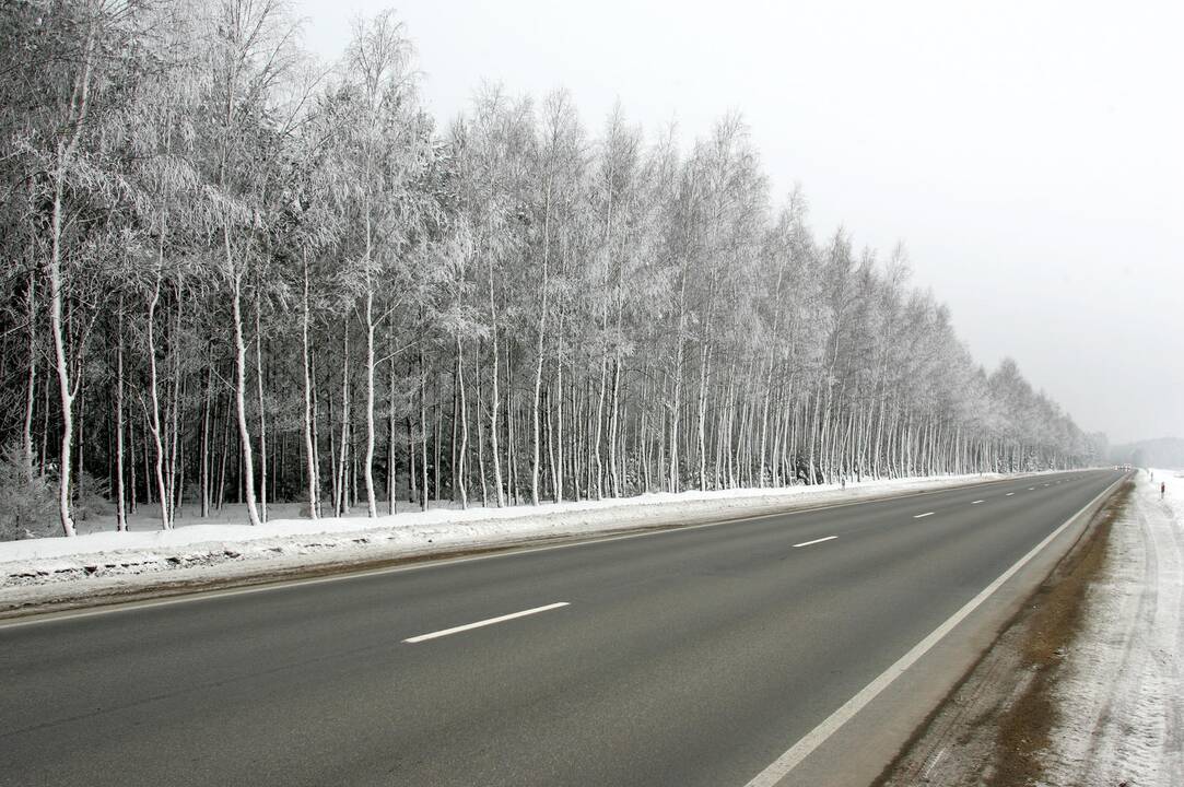 Naktį eismo sąlygas sunkins plikledis, šerkšnas