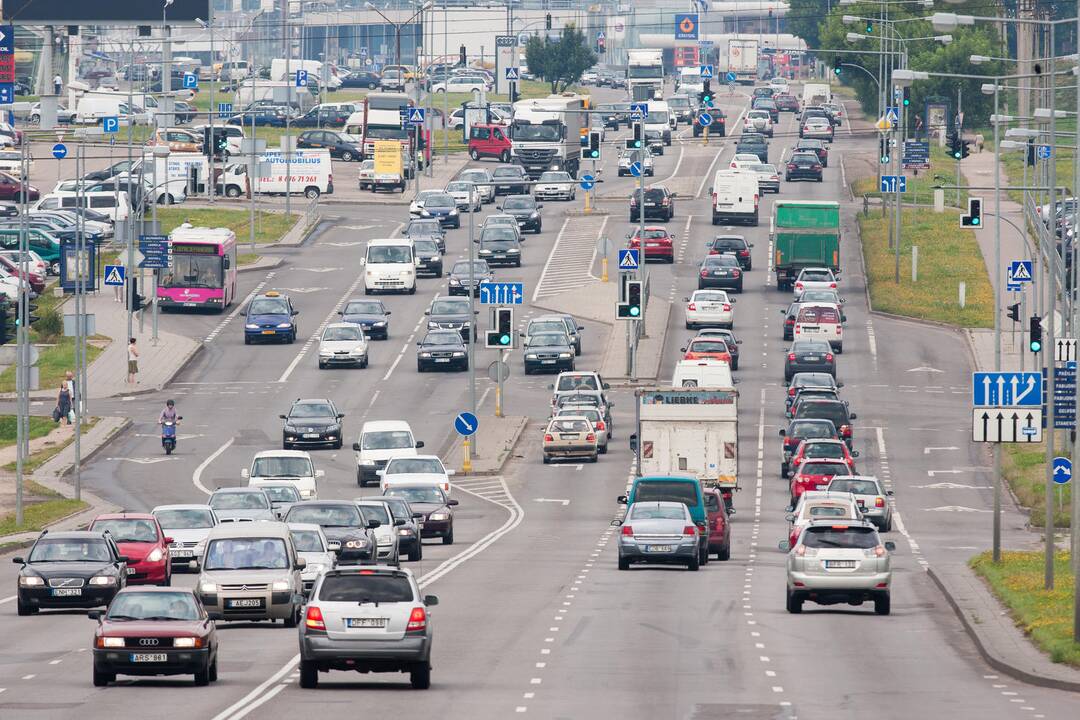 Ar žinojote, kad įkaitęs asfaltas toks pat slidus kaip ir apledėjęs?