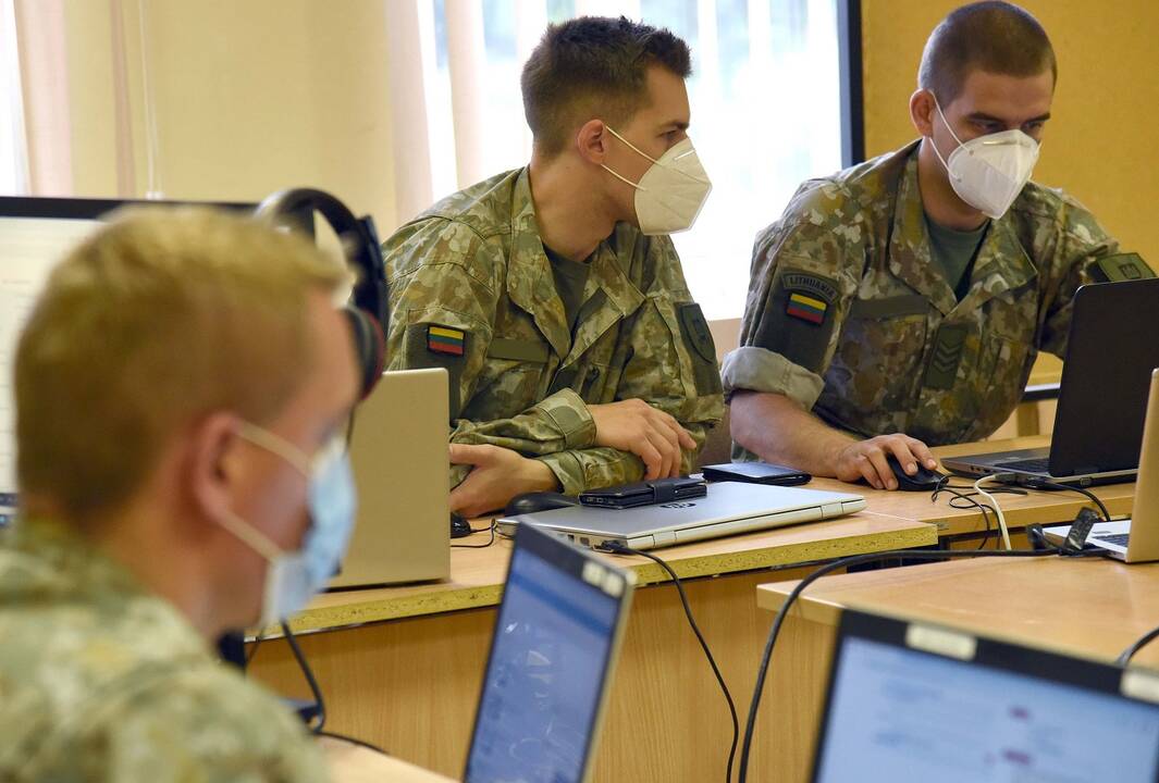 Kariuomenė: nelegali migracija tapo dezinformacijos taikiniu