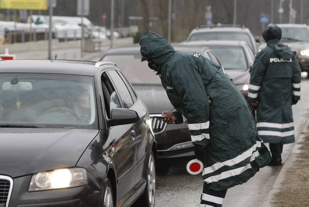 Klaipėdos policijos pareigūnai dirba postuose