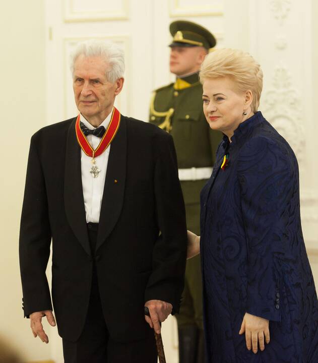 Apdovanojimai už nuopelnus Lietuvai