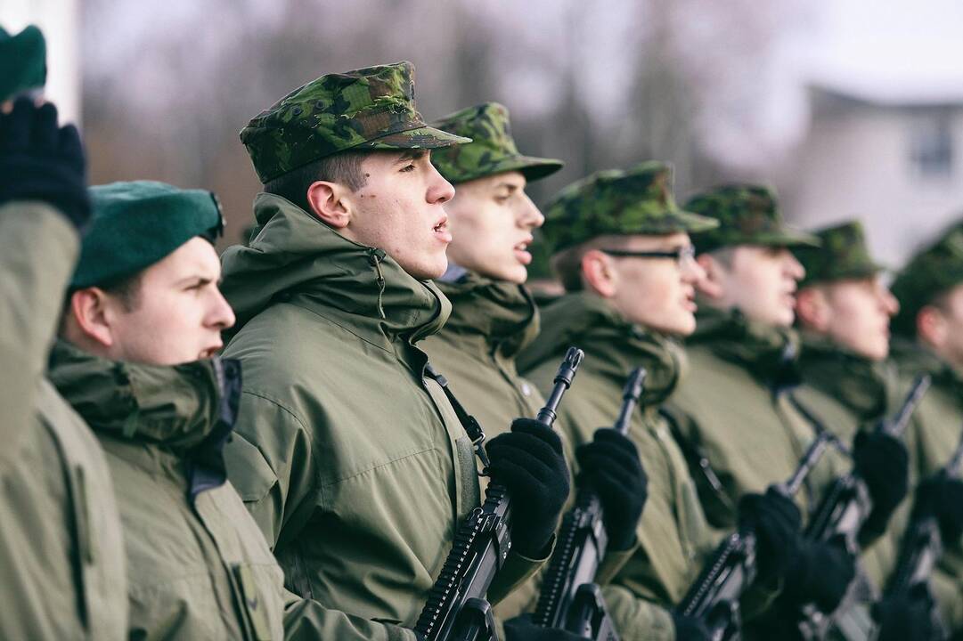 Ministras: šauktiniai, kuriems nereikės karantinuotis, galės grįžti atostogų