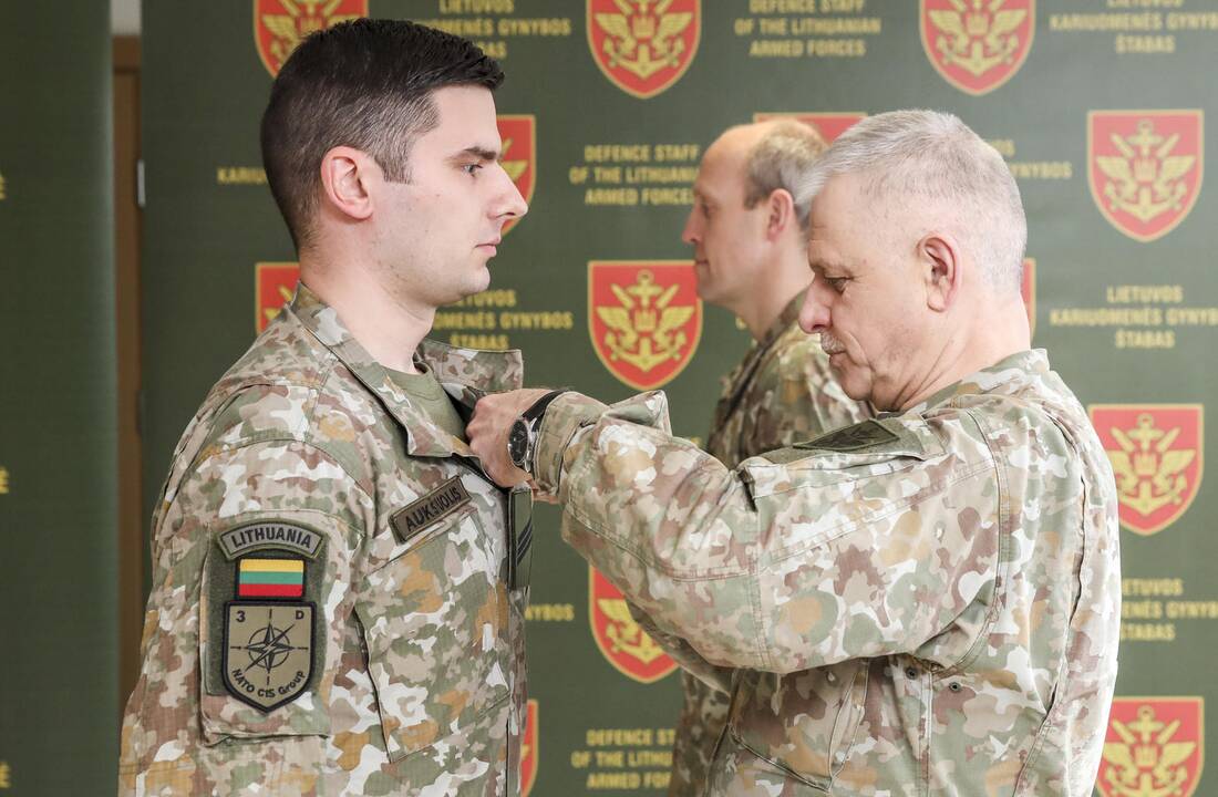 Apdovanoti iš misijos Irake grįžę kariai