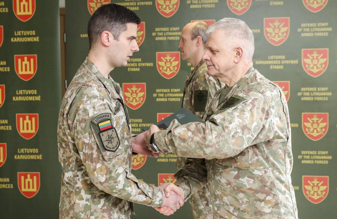 Apdovanoti iš misijos Irake grįžę kariai