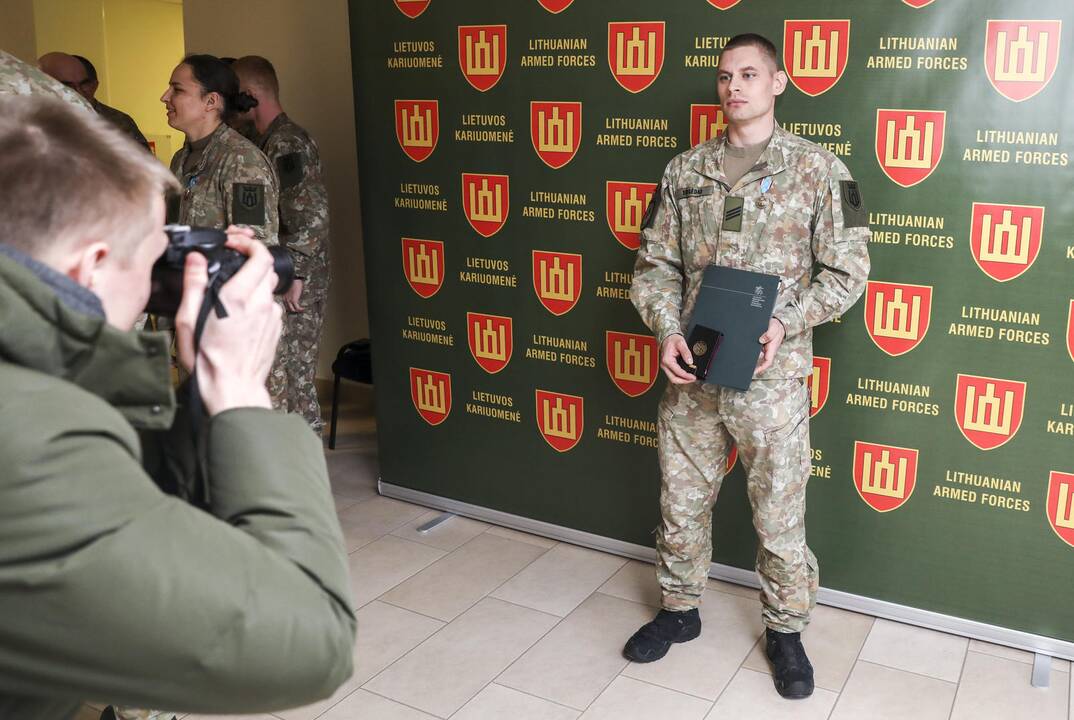 Apdovanoti iš misijos Irake grįžę kariai