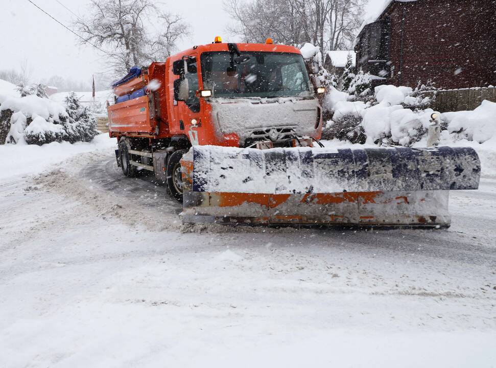 Kelininkai įspėja: naktį eismo sąlygas sunkins rūkas, plikledis ir lijundra
