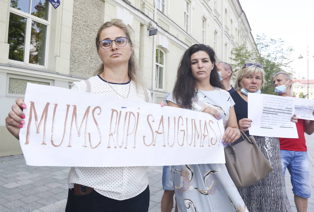 Dieveniškių kaimo bendruomenės protestas prie VRM