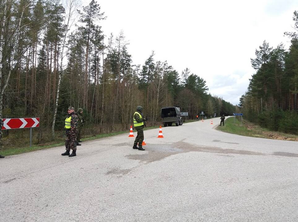 Pasieniečiai treniruojasi pratybose „Žaibo kirtis“