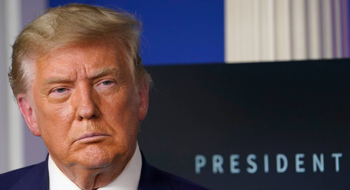 D. Trumpas sako paliks Baltuosius rūmus, jei bus patvirtinta J. Bideno pergalė
