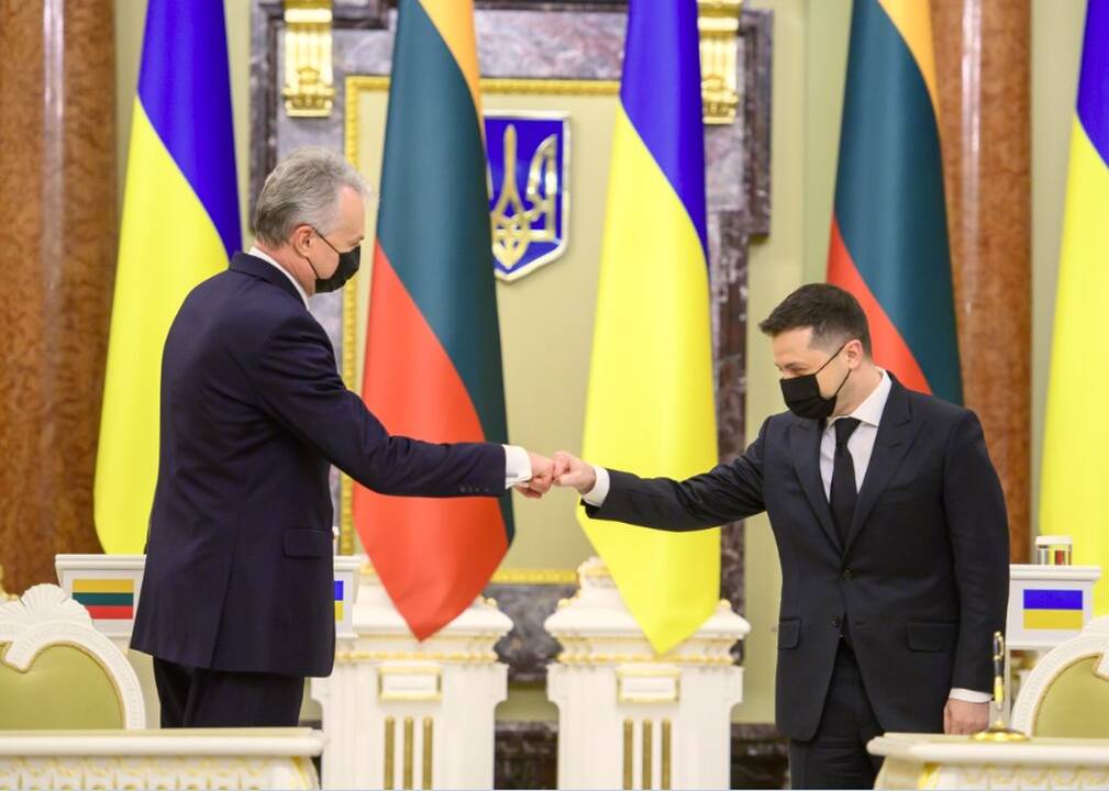 Prezidentas Gitanas Nausėda ir septyni ministrai pradėjo oficialų vizitą Ukrainoje.