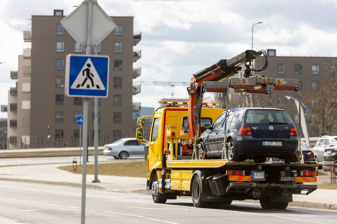 Spaudos konferencija dėl automobilių nutempimo