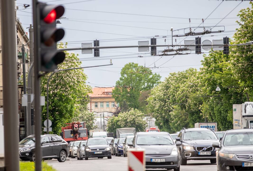 Priemonės: dar tik bus svarstoma, kaip galima mažinti transporto ir pramonės keliamą triukšmą.