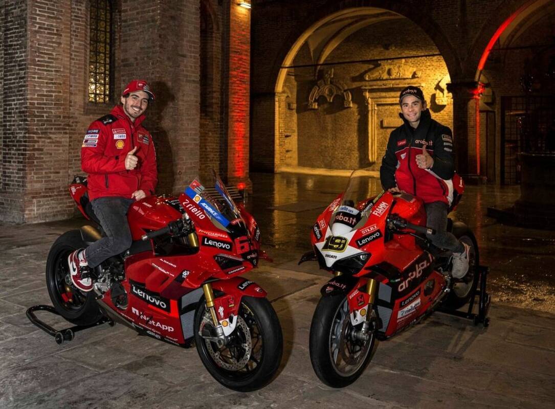 Žvaigždės: prie „Ducati“ vairo – pasaulio čempionai F. Bagnaia (kairėje) ir A. Bautista.