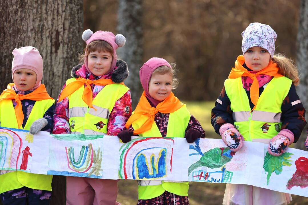 Raudondvaryje –  bendrystės juosta