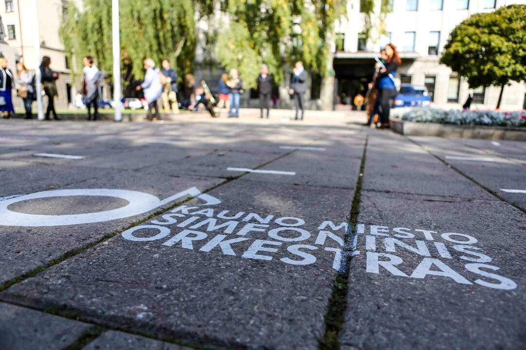 Kauno simfoninio orkestro pasirodymas Laisvės alėjoje