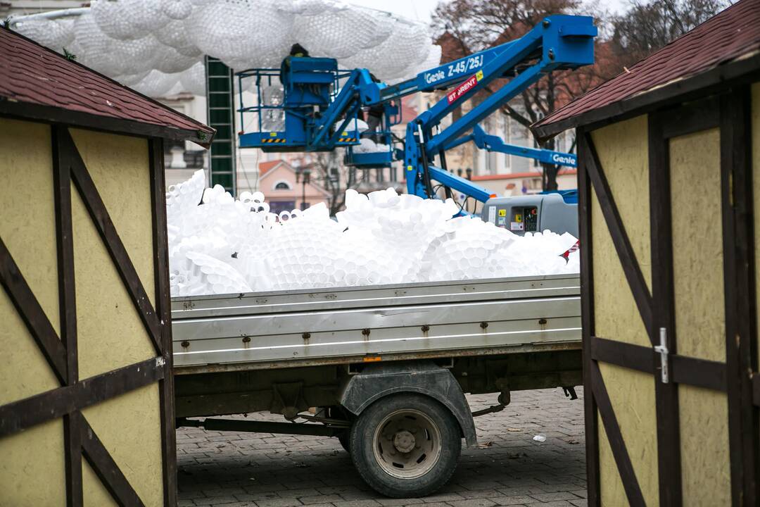 Ryškėja Kauno Kalėdų eglės kontūrai