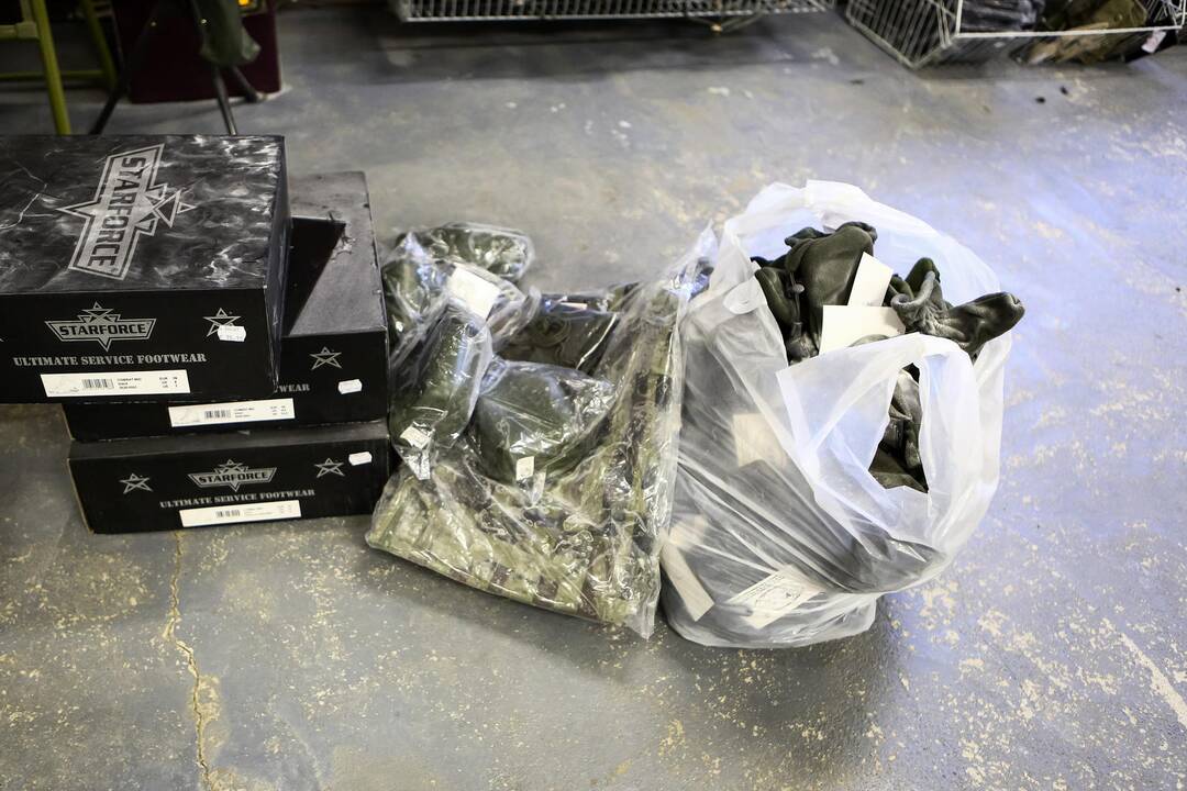 Apvogta "Army Shop" parduotuvė