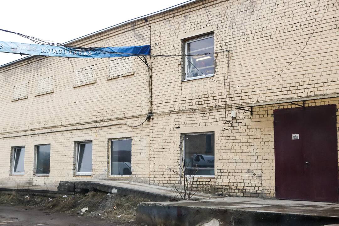 Apvogta "Army Shop" parduotuvė
