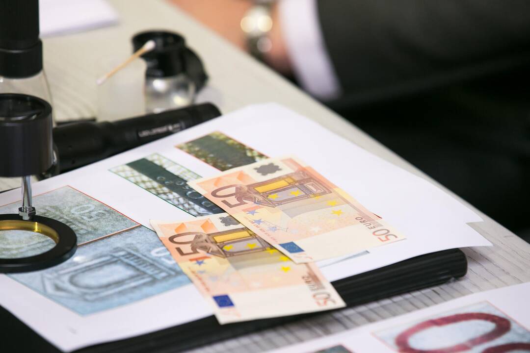 Spaudos konferencija dėl padirbtų eurų