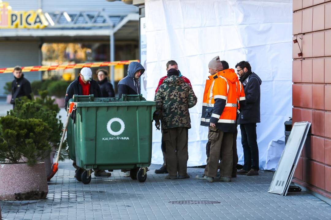 Iš prekybos centro pagrobtas bankomatas