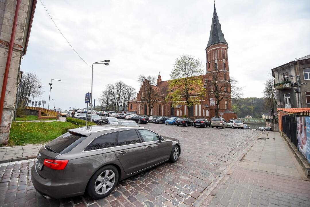 Parkavimas prie Vytauto Didžiojo bažnyčios