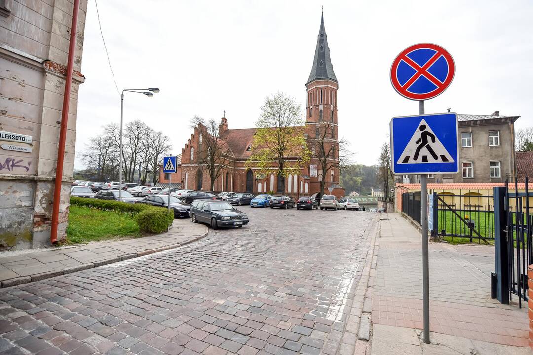 Parkavimas prie Vytauto Didžiojo bažnyčios